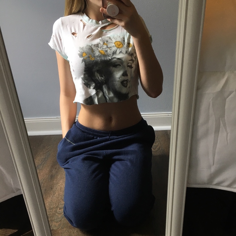 Distressed Marilyn Monroe Crop